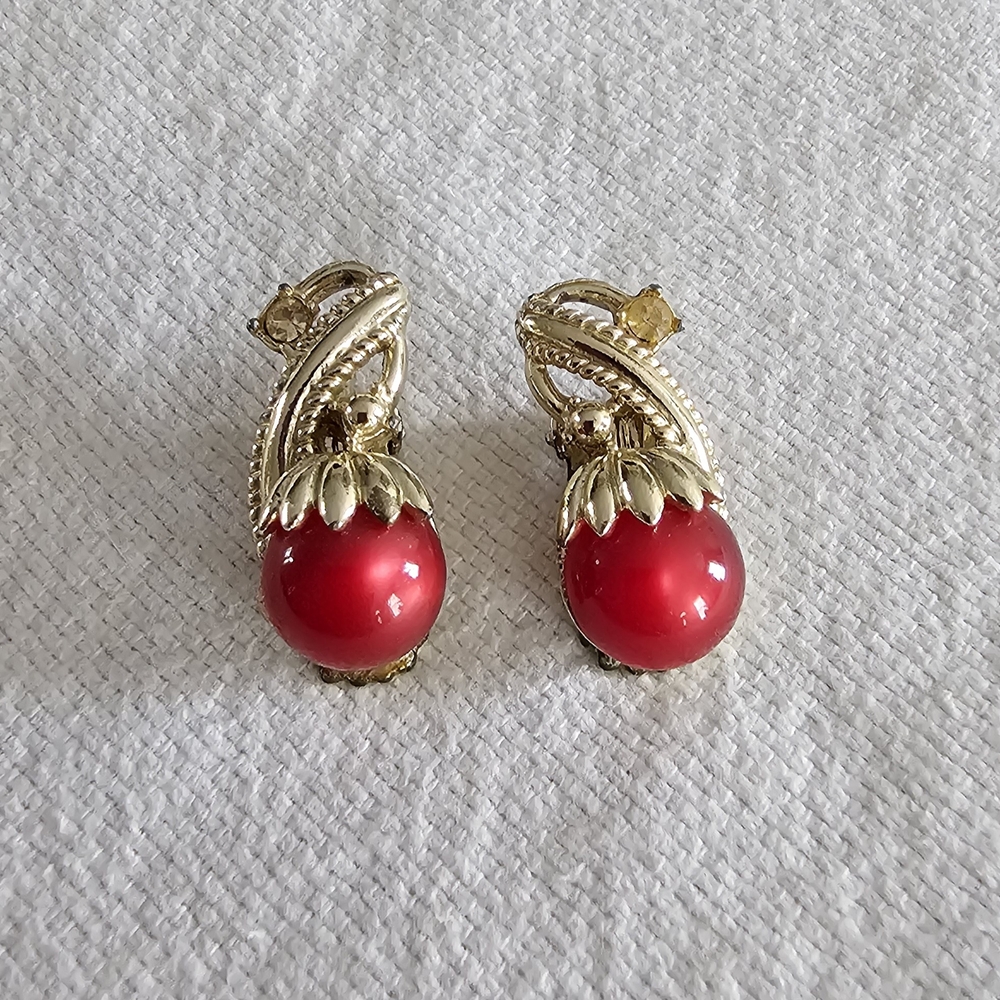 Moonstone Glow Jelly Belly Dome Red Clip On Earrings Cabochon Rhinestone